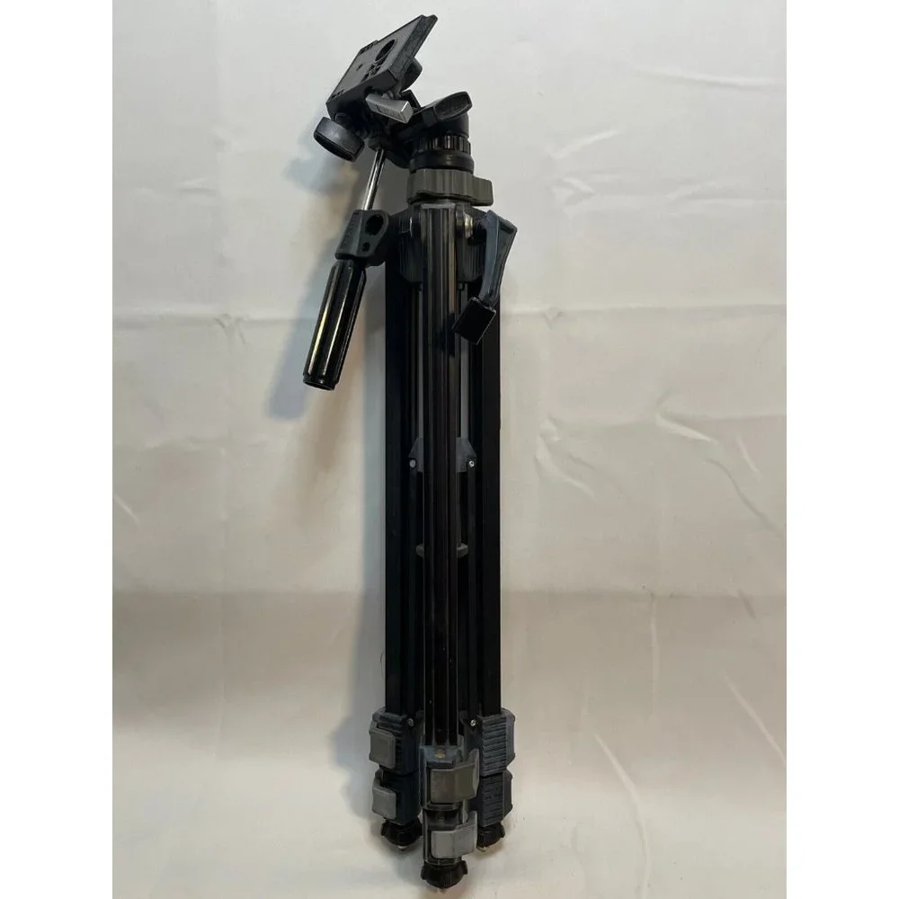 Slik Universal U-112 Tripod extends from 22